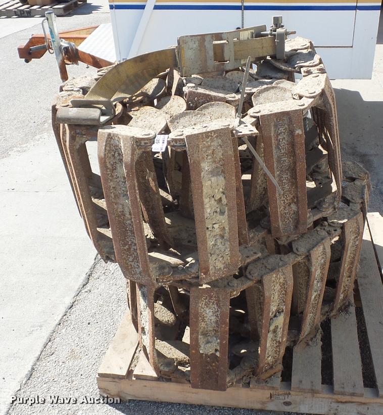 image for item DD9256 Loegering Trail steel skid steer tracks