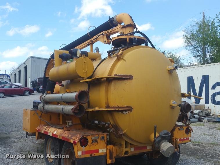 image for item DD9333 2000 Seca vacuum trailer