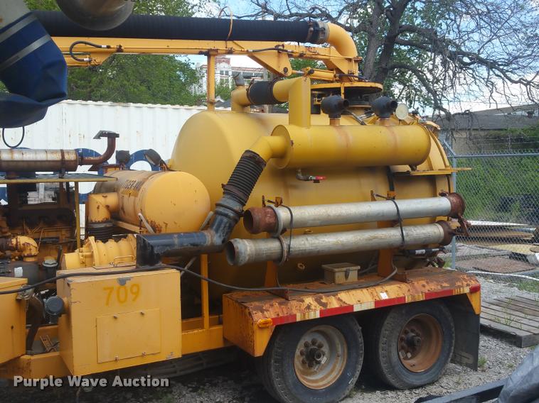 image for item DD9333 2000 Seca vacuum trailer