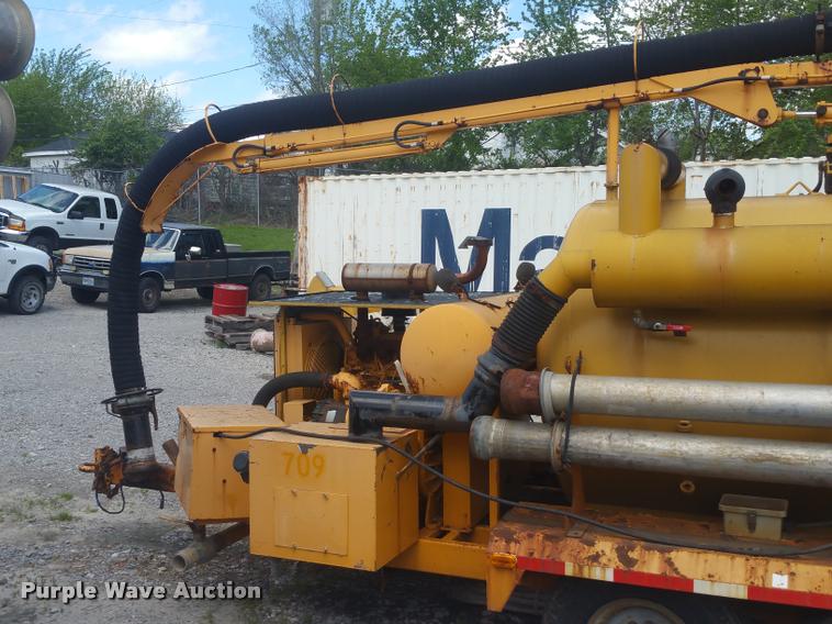 image for item DD9333 2000 Seca vacuum trailer