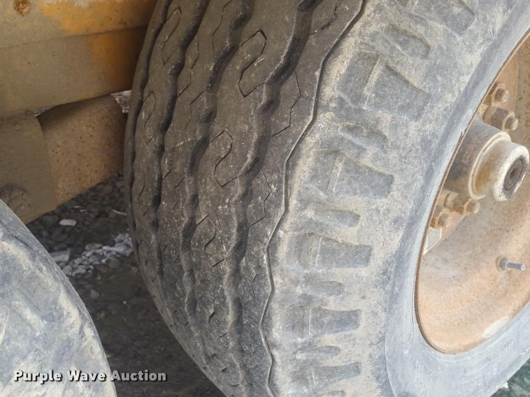 image for item DD9333 2000 Seca vacuum trailer