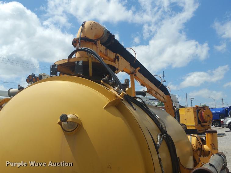 image for item DD9333 2000 Seca vacuum trailer