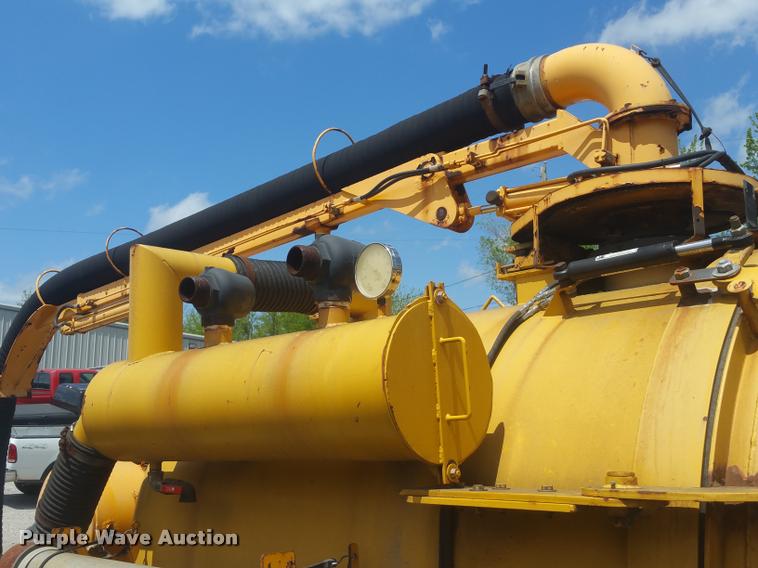 image for item DD9333 2000 Seca vacuum trailer