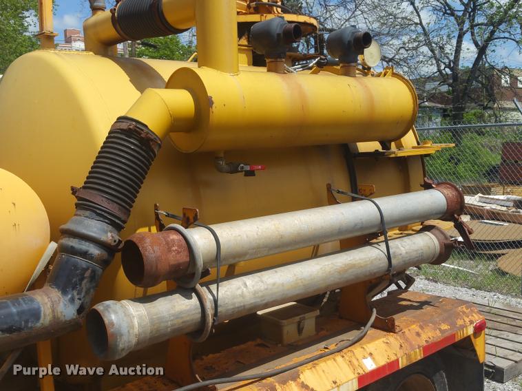 image for item DD9333 2000 Seca vacuum trailer