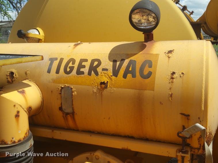 image for item DD9333 2000 Seca vacuum trailer