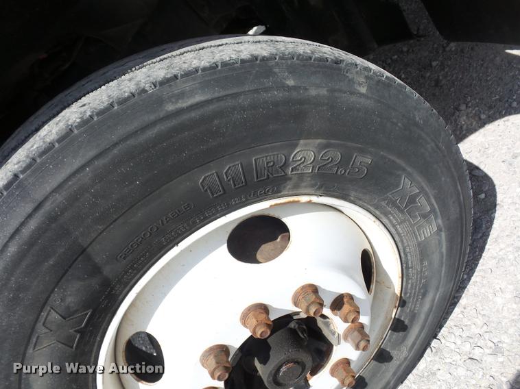 image for item DD9334 2001 Sterling M7500 Acterra jetter truck