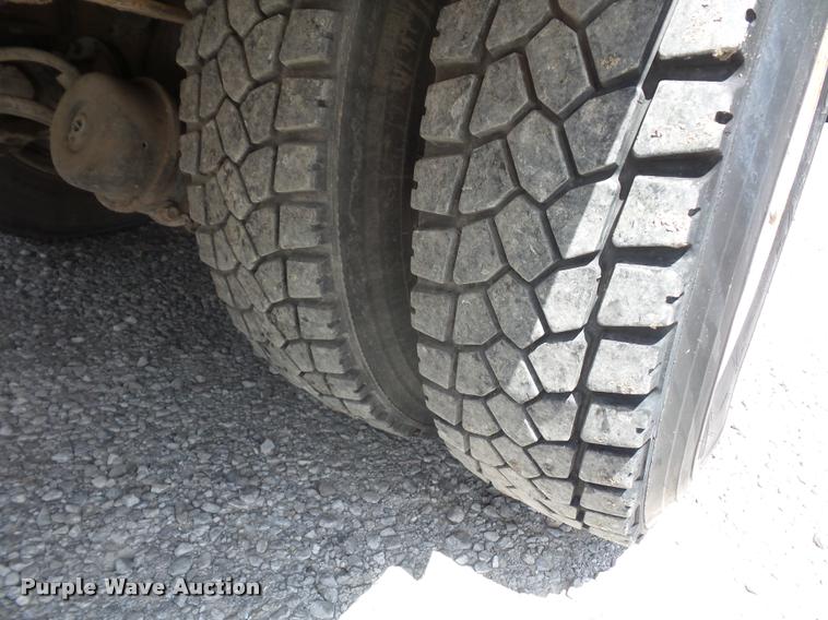 image for item DD9334 2001 Sterling M7500 Acterra jetter truck