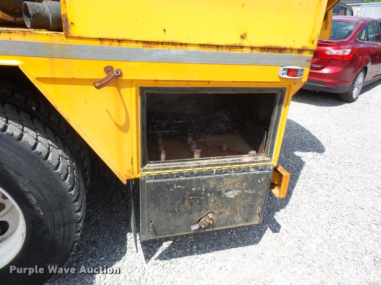 image for item DD9334 2001 Sterling M7500 Acterra jetter truck