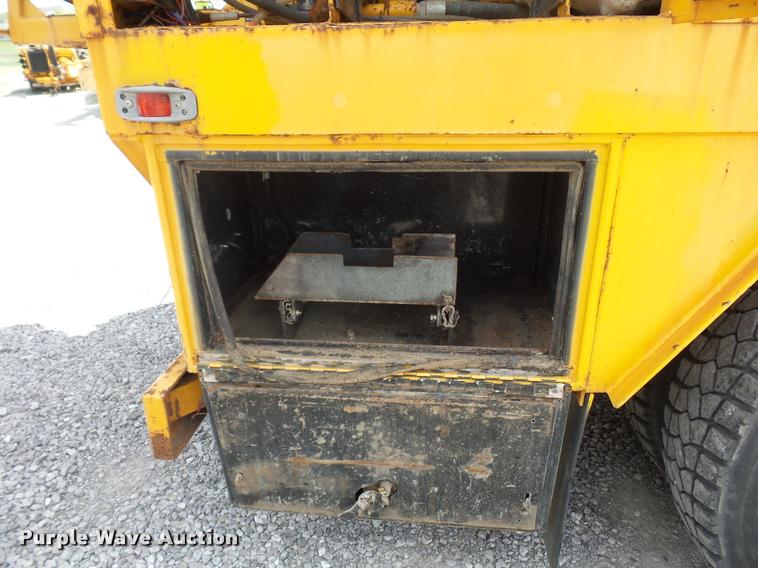 image for item DD9334 2001 Sterling M7500 Acterra jetter truck