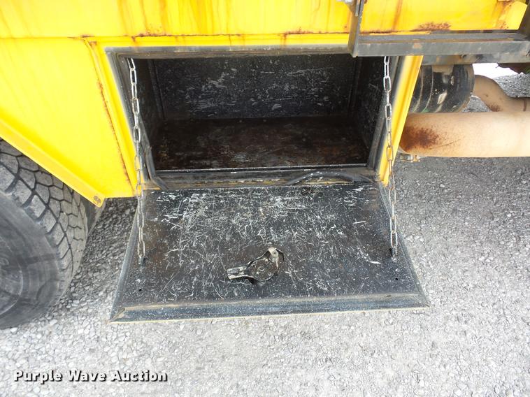 image for item DD9334 2001 Sterling M7500 Acterra jetter truck