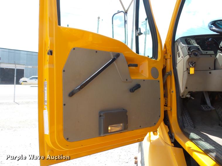 image for item DD9334 2001 Sterling M7500 Acterra jetter truck