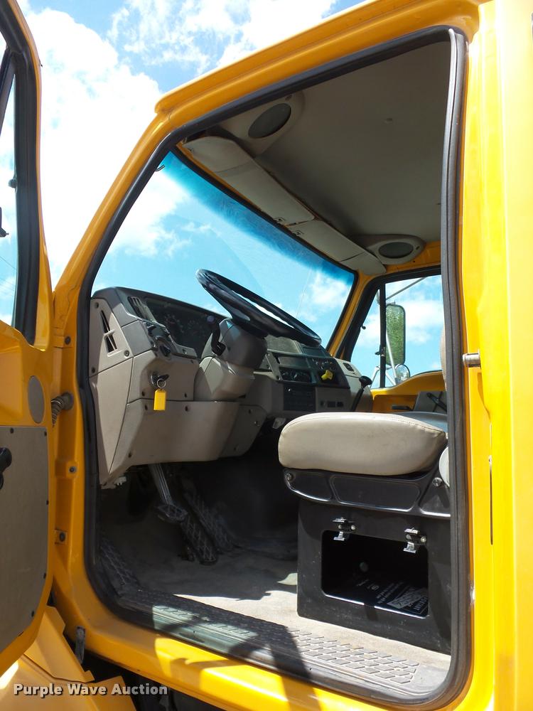 image for item DD9334 2001 Sterling M7500 Acterra jetter truck