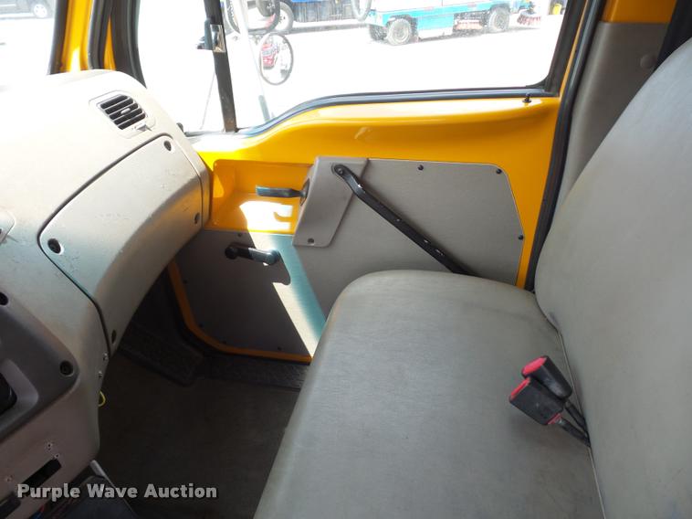 image for item DD9334 2001 Sterling M7500 Acterra jetter truck