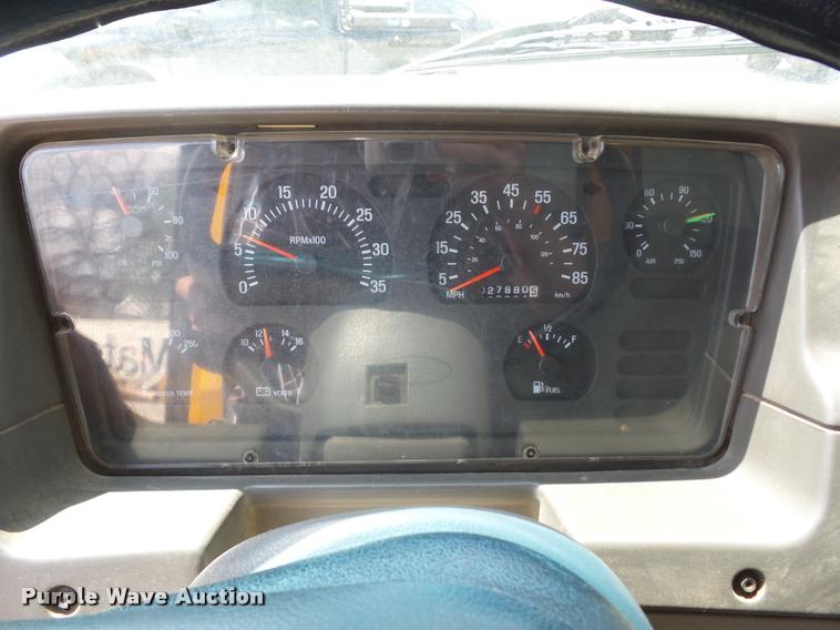 image for item DD9334 2001 Sterling M7500 Acterra jetter truck