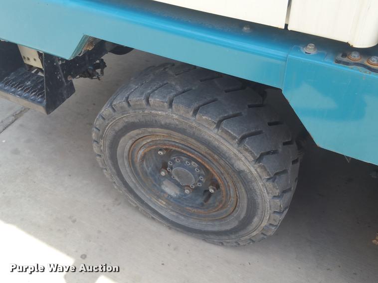 image for item DD9335 2002 Tennant 830 Series II sweeper