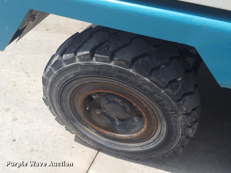 image for item DD9335 2002 Tennant 830 Series II sweeper