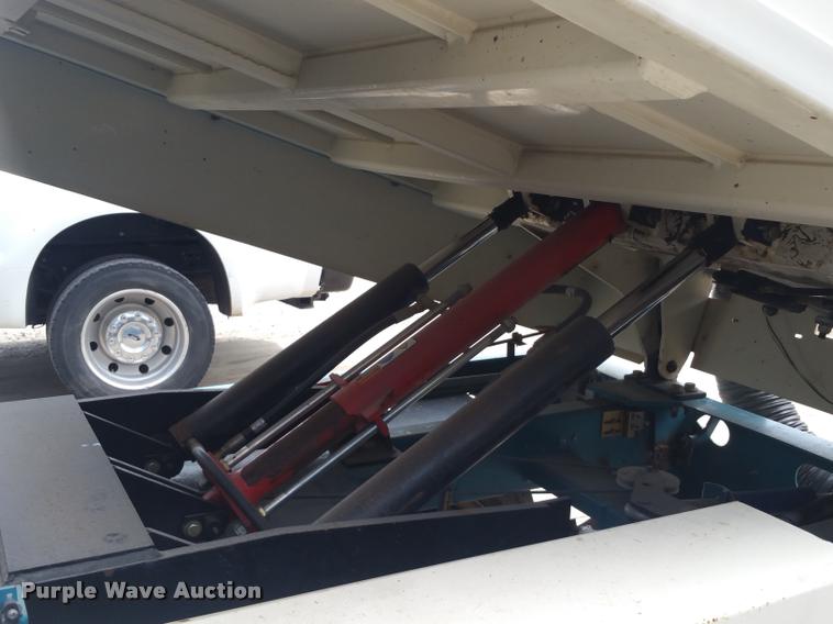 image for item DD9335 2002 Tennant 830 Series II sweeper