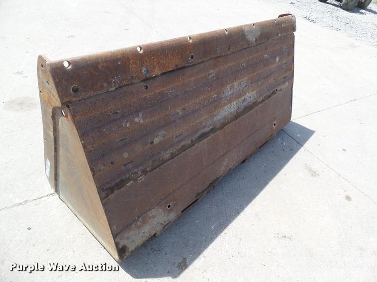 image for item DH9256 Bobcat skid steer bucket