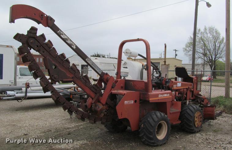 image for item J2555 Ditch Witch 5010DD trencher