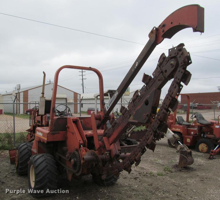 image for item J2555 Ditch Witch 5010DD trencher