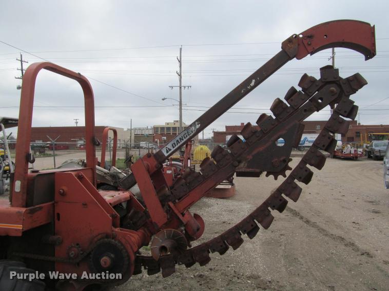 image for item J2555 Ditch Witch 5010DD trencher