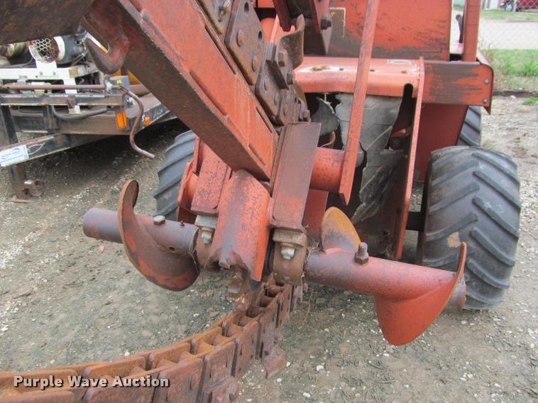 image for item J2555 Ditch Witch 5010DD trencher
