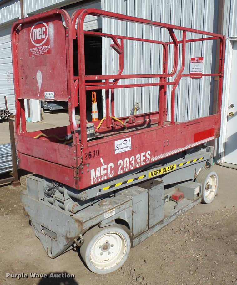 image for item J5445 1999 Mec 2033ES scissor lift
