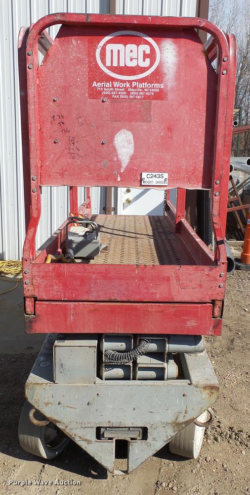 image for item J5445 1999 Mec 2033ES scissor lift