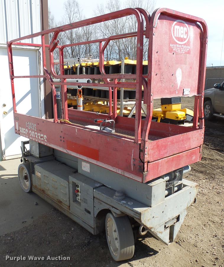 image for item J5445 1999 Mec 2033ES scissor lift