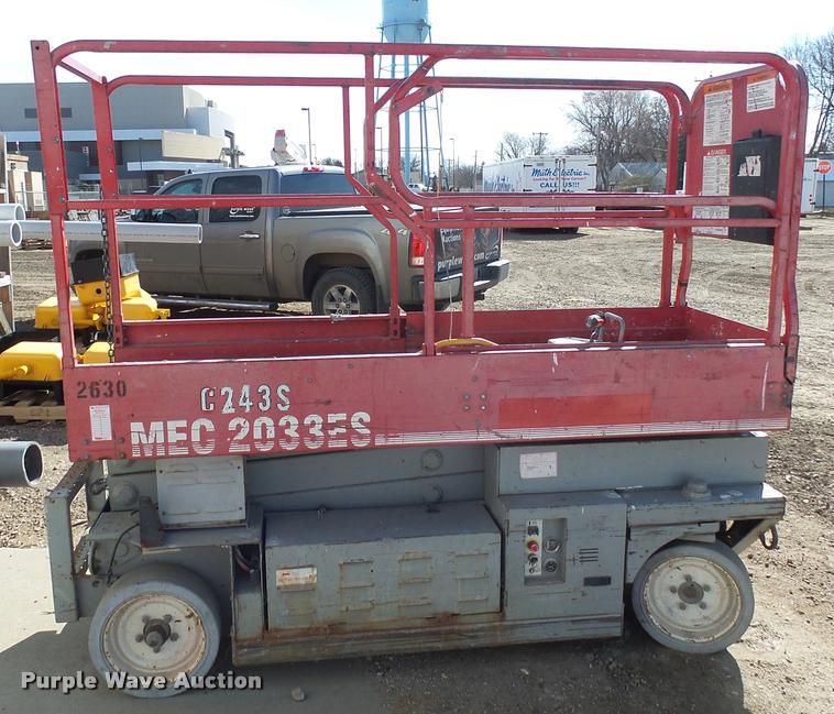 image for item J5445 1999 Mec 2033ES scissor lift