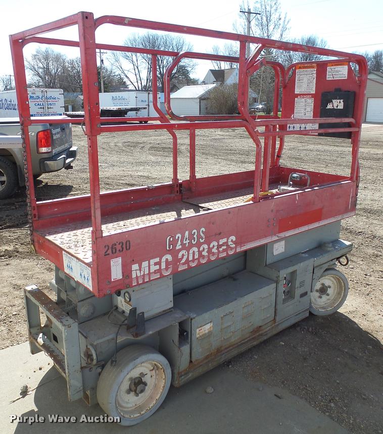 image for item J5445 1999 Mec 2033ES scissor lift