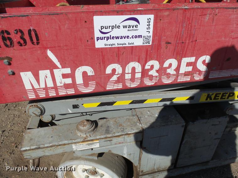 image for item J5445 1999 Mec 2033ES scissor lift