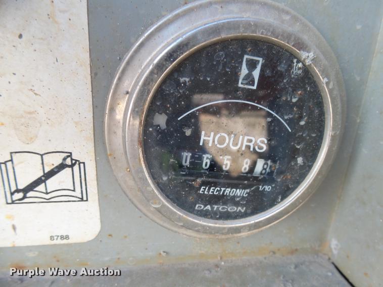 image for item J5445 1999 Mec 2033ES scissor lift