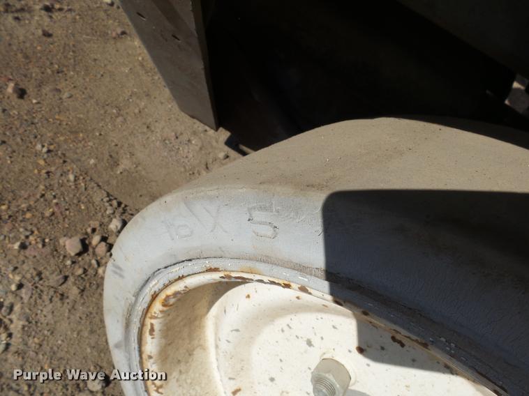 image for item J5445 1999 Mec 2033ES scissor lift