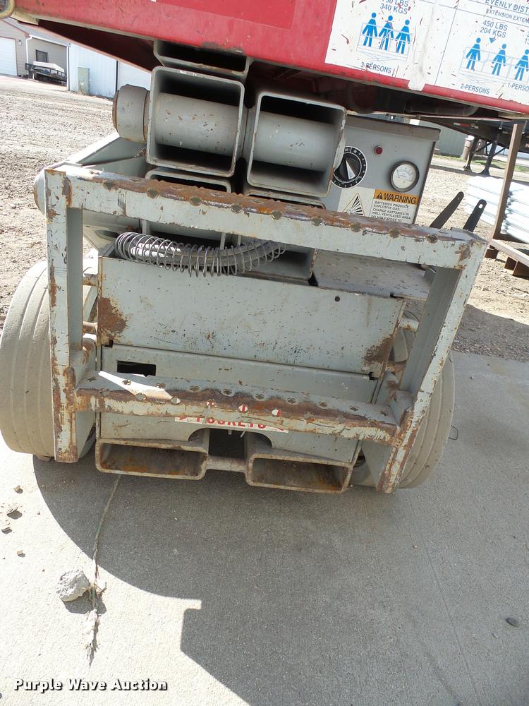 image for item J5445 1999 Mec 2033ES scissor lift