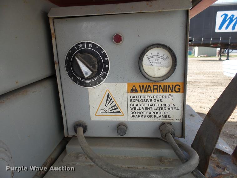 image for item J5445 1999 Mec 2033ES scissor lift