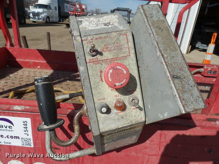 image for item J5445 1999 Mec 2033ES scissor lift