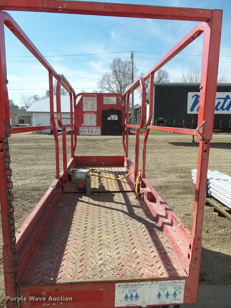 image for item J5445 1999 Mec 2033ES scissor lift