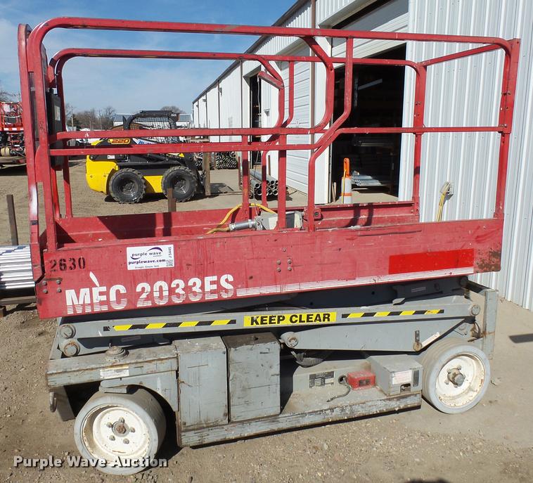 image for item J5445 1999 Mec 2033ES scissor lift