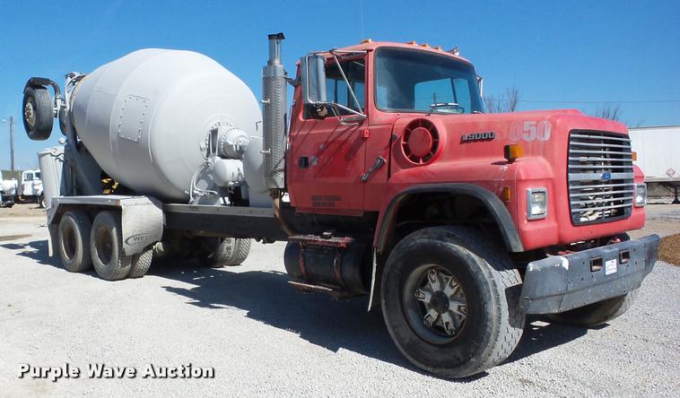 image for item J8646 1995 Ford LT9000 ready mix truck