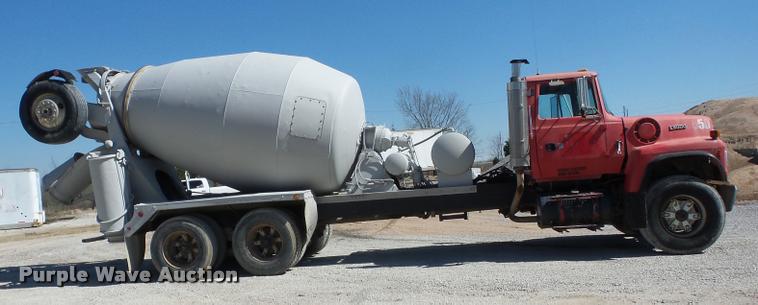 image for item J8646 1995 Ford LT9000 ready mix truck