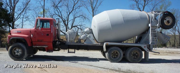 image for item J8646 1995 Ford LT9000 ready mix truck