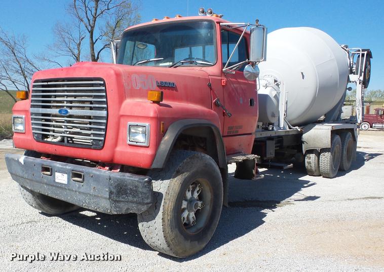 image for item J8646 1995 Ford LT9000 ready mix truck