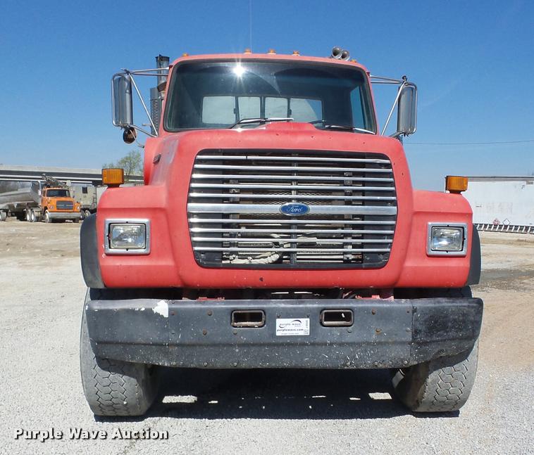 image for item J8646 1995 Ford LT9000 ready mix truck