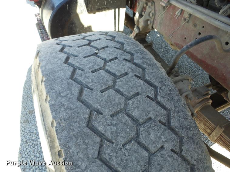 image for item J8646 1995 Ford LT9000 ready mix truck