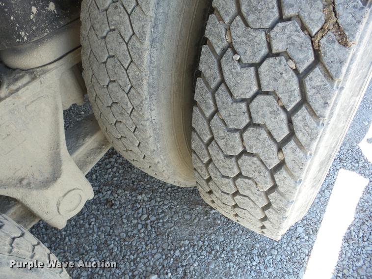 image for item J8646 1995 Ford LT9000 ready mix truck