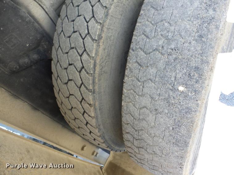 image for item J8646 1995 Ford LT9000 ready mix truck