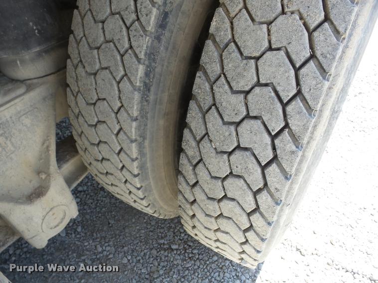 image for item J8646 1995 Ford LT9000 ready mix truck