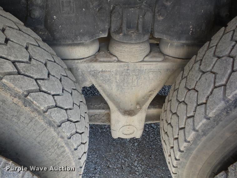 image for item J8646 1995 Ford LT9000 ready mix truck