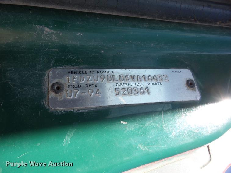 image for item J8646 1995 Ford LT9000 ready mix truck